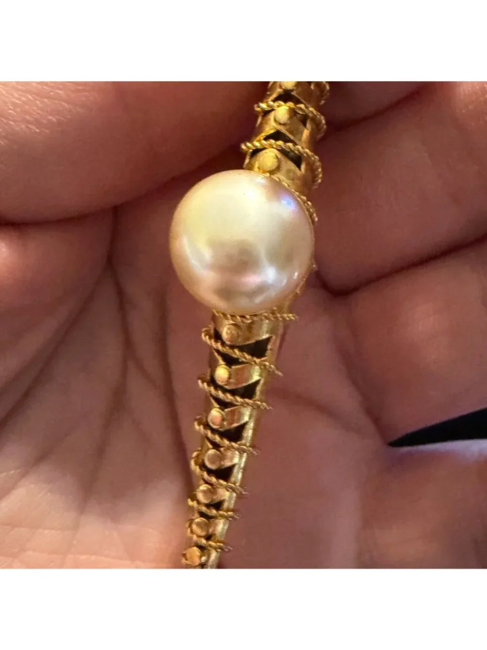 Vintage gold tone twisted faux pearl brooch signed Italy Italian Y2K preppy lape